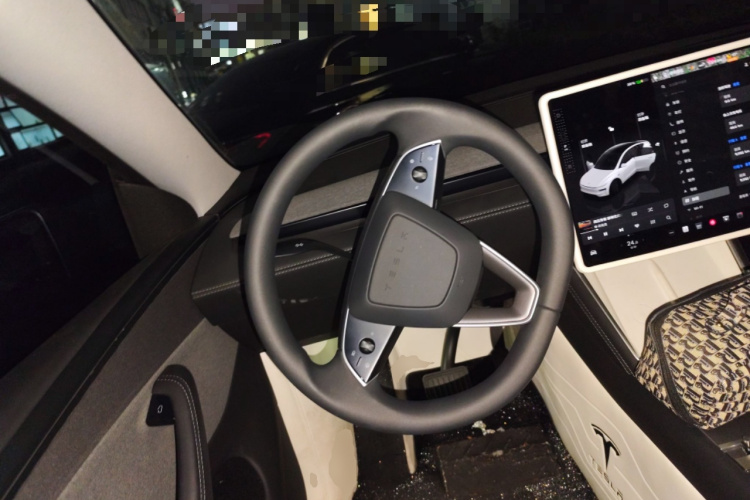 特斯拉 Model Y 2025款 后轮驱动版中控内饰13