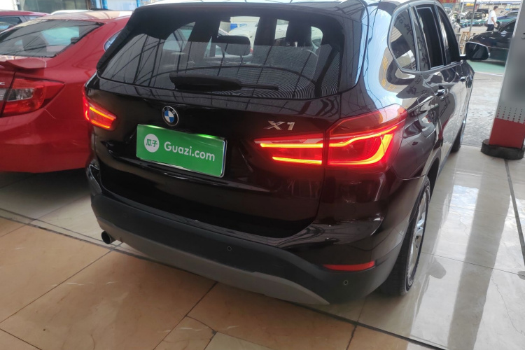 宝马X1 2016款 sDrive18Li 尊享型车身外观7