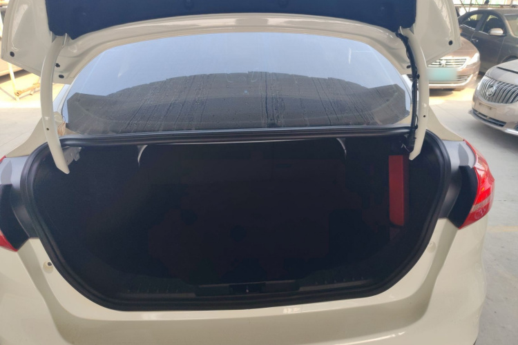 福特 福克斯 2015款 三厢 EcoBoost 125 自动超能风尚型机舱底盘23