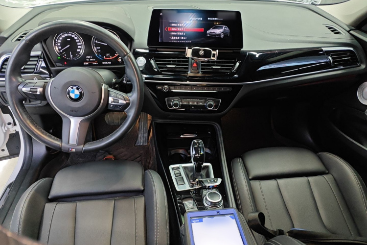宝马1系 2021款 改款 125i M运动曜夜版中控内饰12