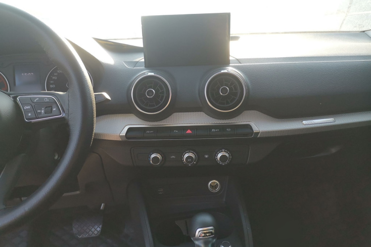 奥迪Q2L 2021款 35 TFSI 进取动感型局部细节16