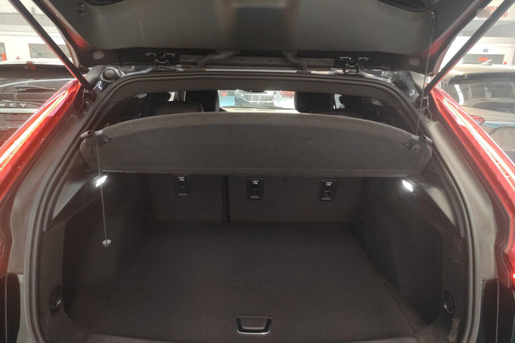 凯迪拉克XT4 2018款 28T 两驱技术型机舱底盘23