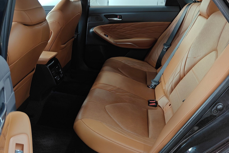 丰田 亚洲龙 2019款 双擎 2.5L XLE尊贵版 国VI中控内饰21