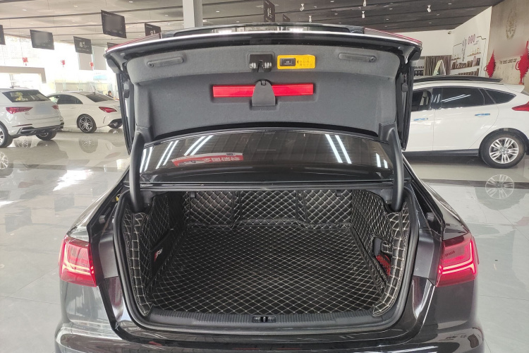 奥迪A6L 2018款 30周年年型 TFSI 进取型机舱底盘23