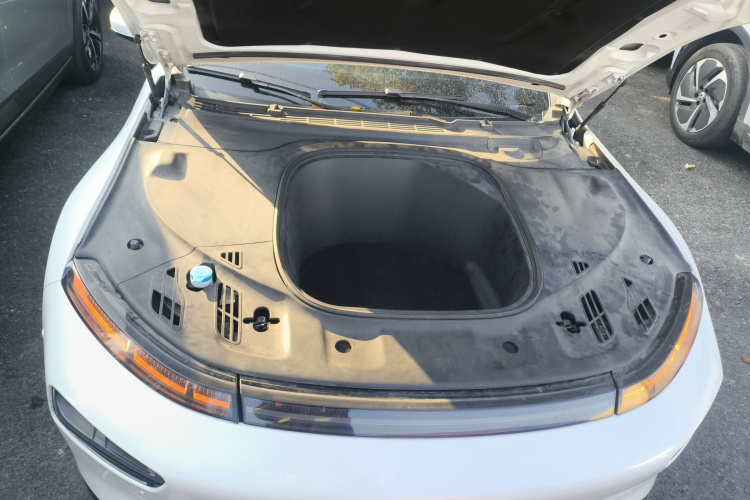 小鹏P7 2020款 670E机舱底盘24