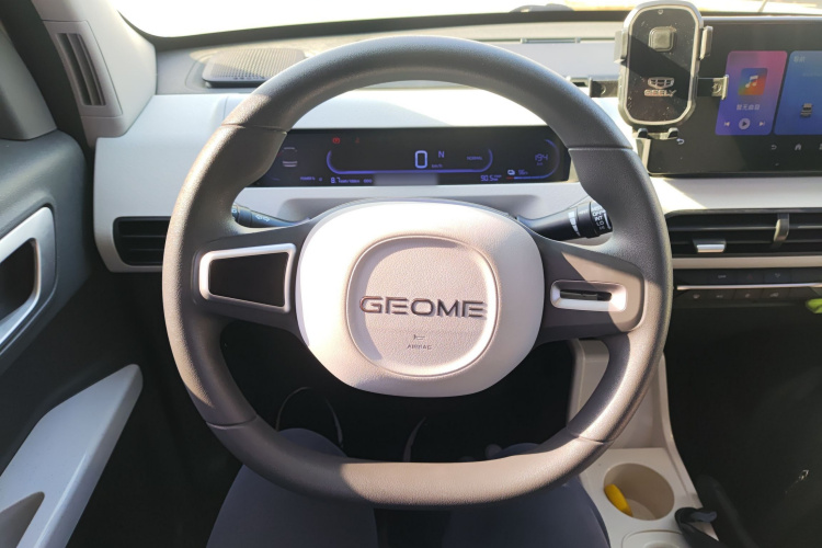 吉利银河 2024款 200km 熊猫骑士中控内饰13