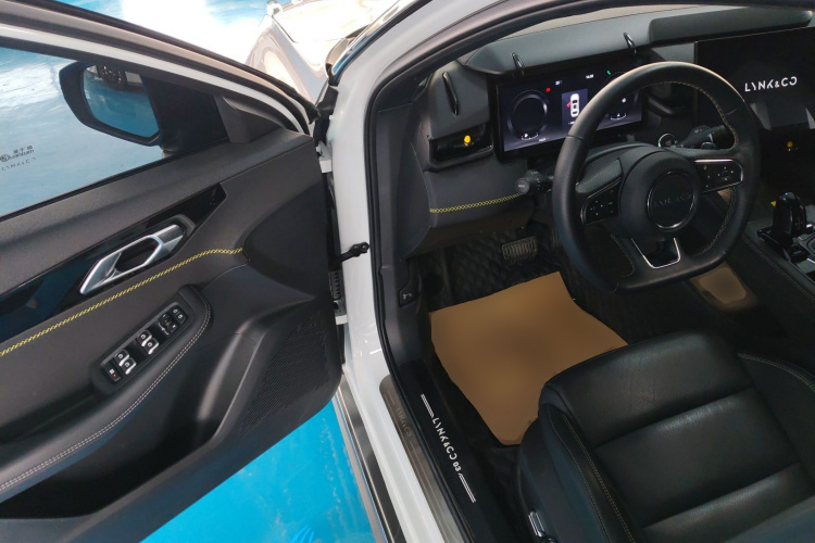 领克03 2023款 2.0TD DCT劲Pro中控内饰20