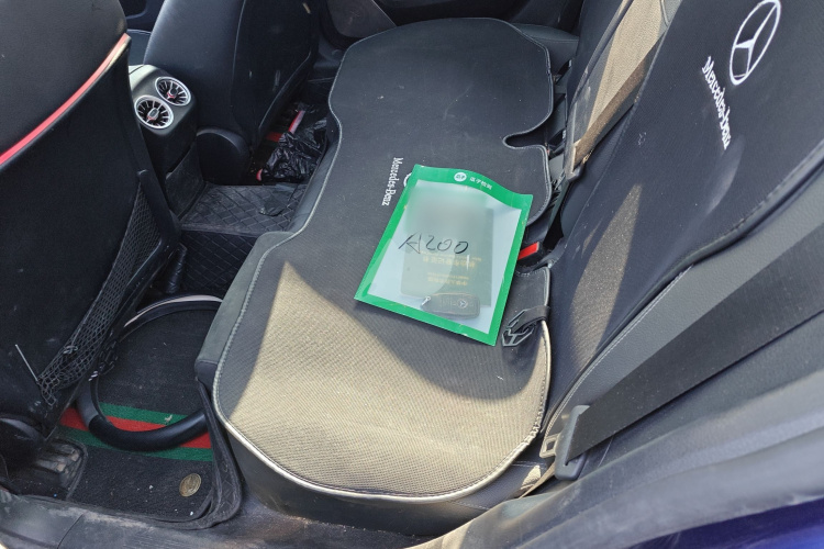 奔驰A级 2020款 A 200 L 运动轿车中控内饰21