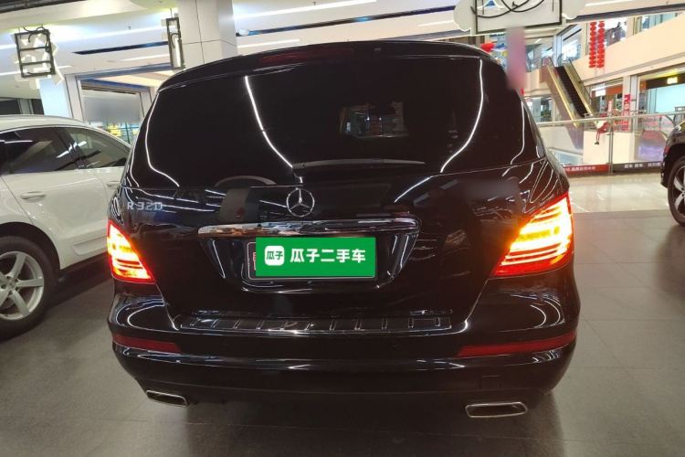 奔驰R级 2017款 R 320 4MATIC 豪华型臻藏版车身外观6