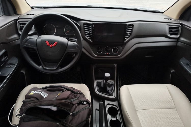 五菱汽车 五菱宏光V 2022款 1.5L劲取版电动助力LAR中控内饰7002