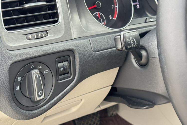 大众 高尔夫 2016款 230TSI 自动舒适型中控内饰7008