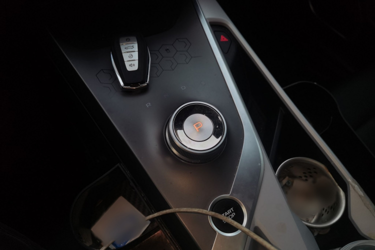 吉利几何C 2020款 甄选续航版 550KM C++ Pro局部细节18