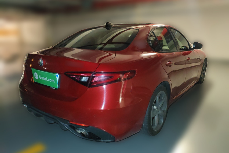 阿尔法·罗密欧 Giulia朱丽叶 2017款 2.0T 280HP Milano限量版车身外观7