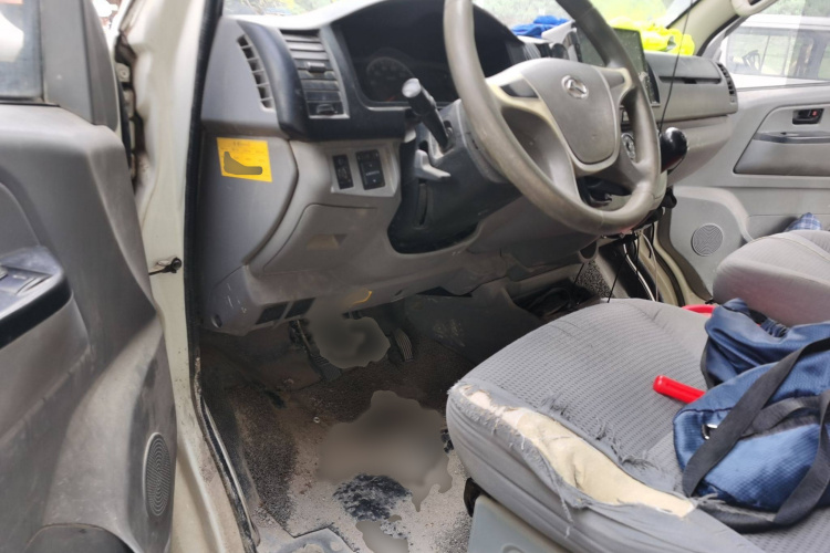 金龙 凯锐浩克 2019款 2.2L M1标准型平顶V22中控内饰7003