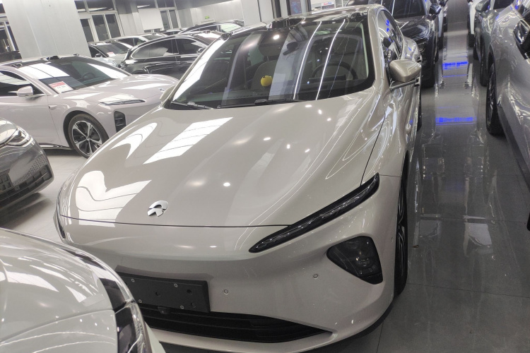 蔚来ET7 2022款 75kWh车身外观2