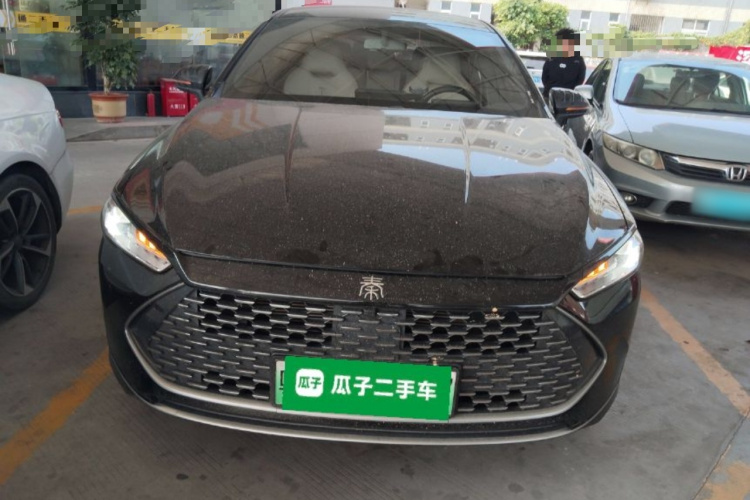 比亚迪 秦PLUS 2024款 荣耀版 DM-i 55KM领先型车身外观2