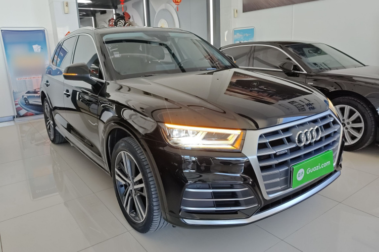 奥迪Q5L 2020款 改款 40 TFSI 荣享时尚型车身外观3