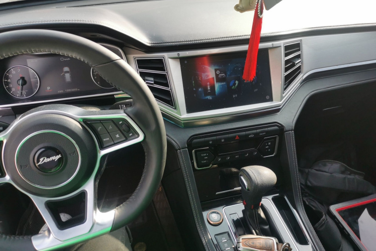 众泰 大迈X7 2017款 1.8T DCT尊贵型中控内饰12