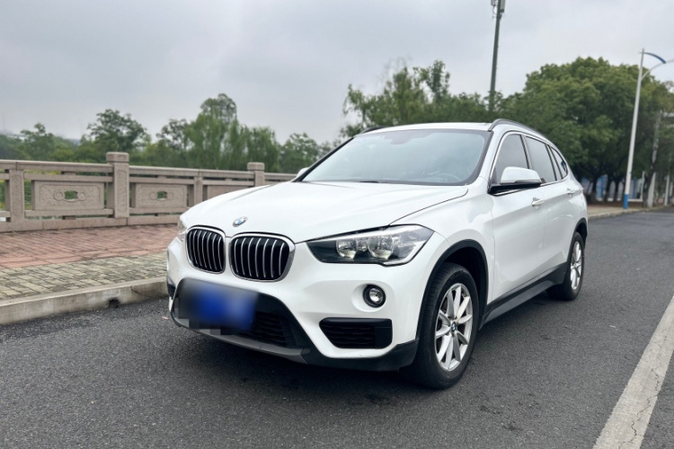 宝马X1 2019款 sDrive18Li 时尚型车身外观1