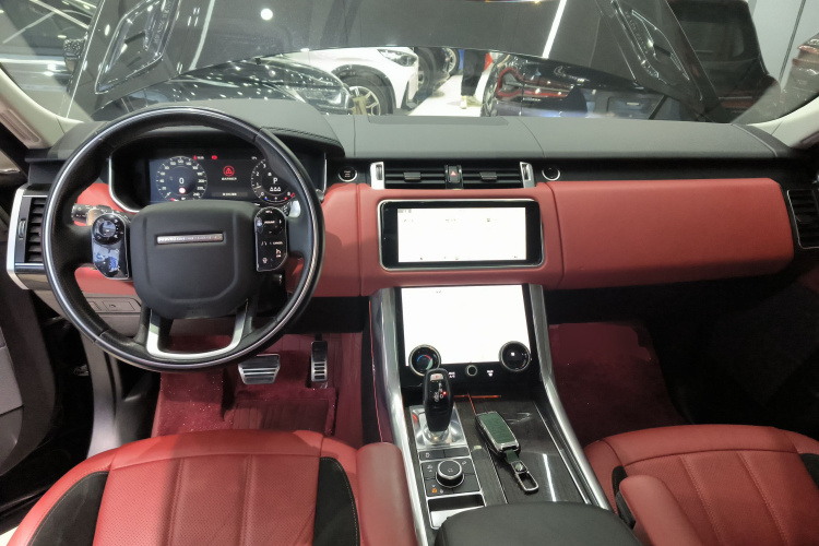 路虎 揽胜运动版 2022款 3.0 L6 耀黑版中控内饰12