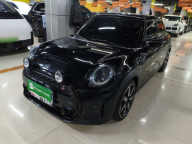 MINI 2023款 2.0T COOPER S 艺术家 五门版