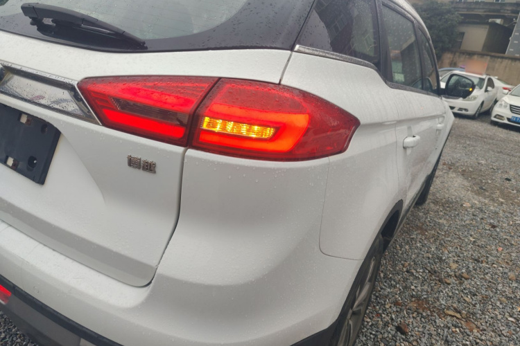 吉利汽车 博越 2016款 1.8TD 自动智尊型车身外观9