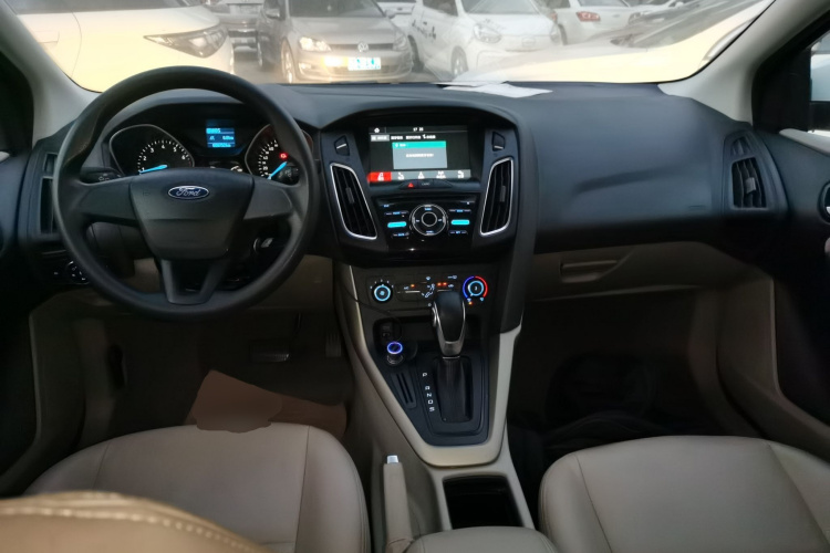 福特 福克斯 2017款 三厢 1.6L 自动舒适型智行版中控内饰7002