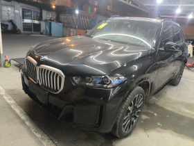 宝马X5 2025款 xDrive 40Li M运动曜夜套装