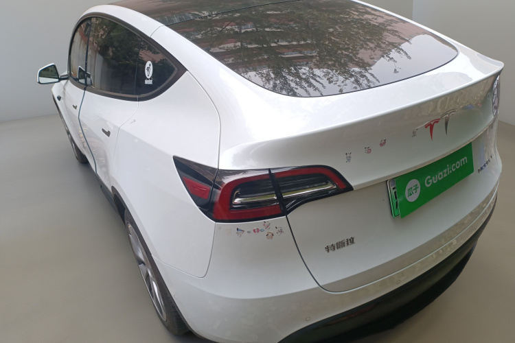 特斯拉 Model Y 2022款 改款 后轮驱动版车身外观5