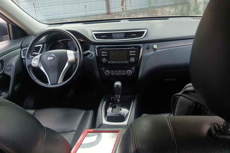 日产 奇骏 2015款 2.0L CVT舒适MAX版 2WD中控内饰12