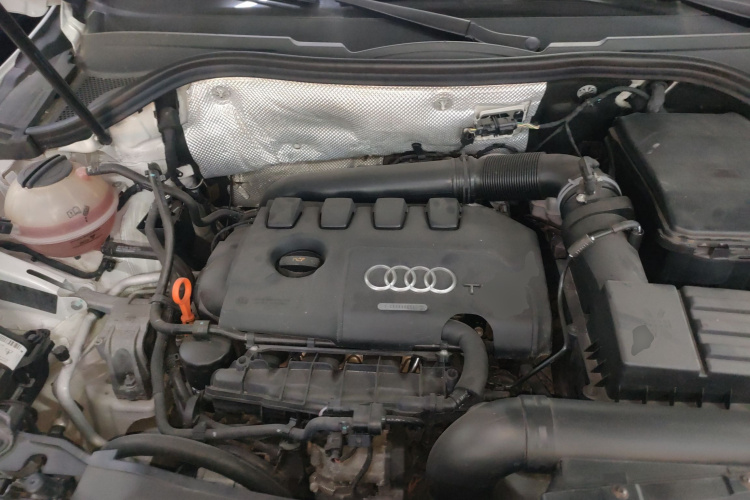 奥迪Q3 2013款 35 TFSI quattro 豪华型机舱底盘24