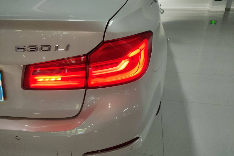 宝马5系 2018款 530Li 领先型 豪华套装车身外观6001