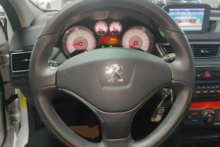 标致308 2014款 乐享版 经典 1.6L 手动风尚型局部细节13