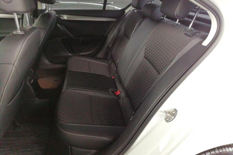 斯柯达 明锐 2020款 1.5L 自动智行豪华版中控内饰7004