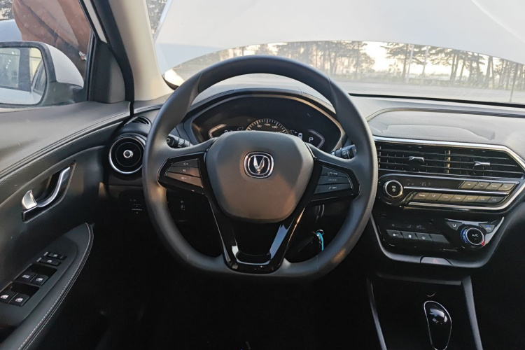 长安 悦翔 2019款 1.5L DCT 联动云版中控内饰13