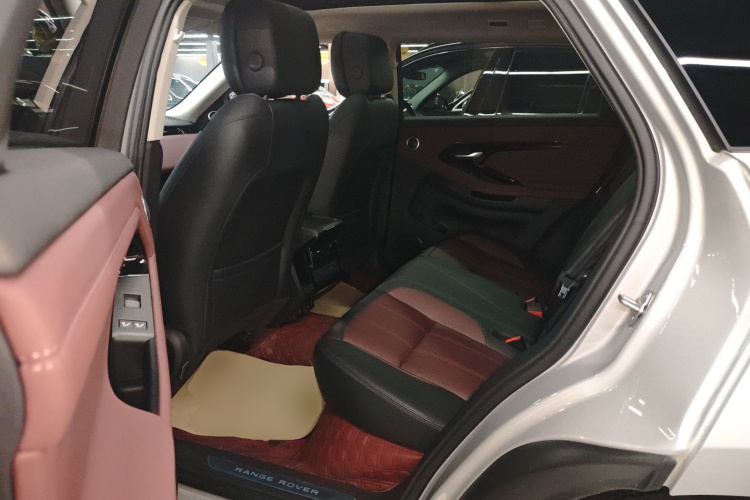 路虎 2024款 揽胜极光L SE 驭光尊耀版中控内饰21