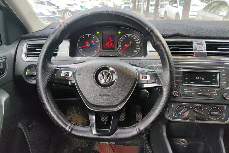 大众 桑塔纳 2016款 1.6L 手动舒适版中控内饰13