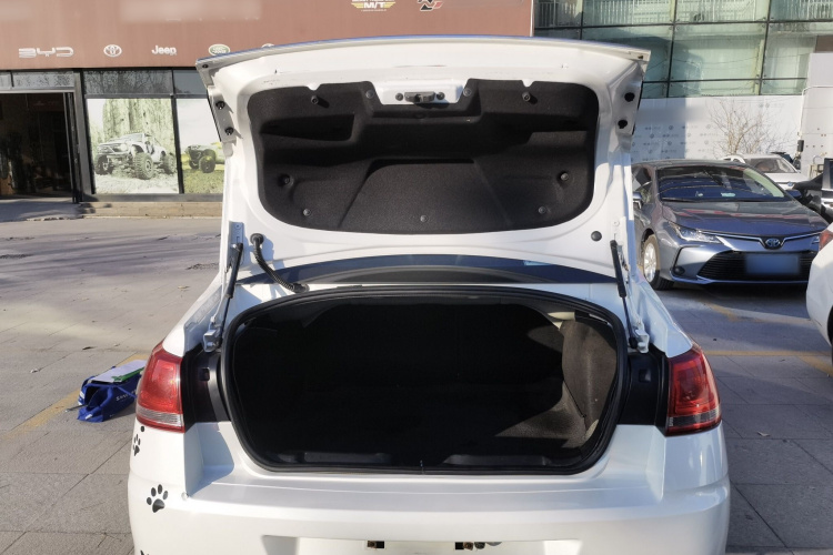 雪铁龙 世嘉 2016款 经典 三厢 1.6L 手动品尚型机舱底盘23