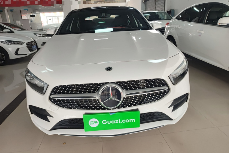 奔驰A级 2021款 A 200 L 运动轿车时尚型车身外观2