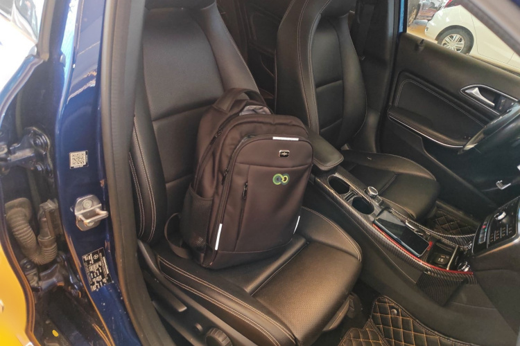 奔驰GLA 2018款 GLA 200 动感型局部细节41