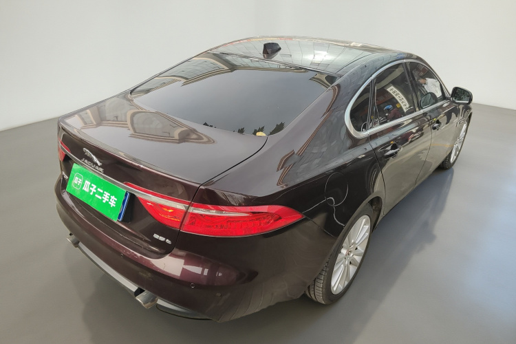 捷豹XF 2016款 XF 2.0T 两驱奢华版车身外观7