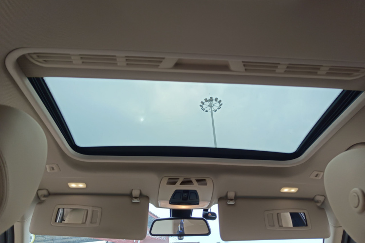 宝马3系 2013款 316i 进取型中控内饰22