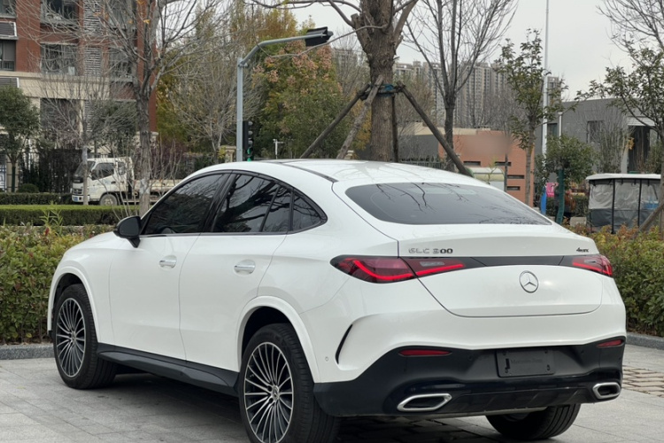 奔驰GLC轿跑 2024款 GLC 300 4MATIC 轿跑SUV车身外观6002