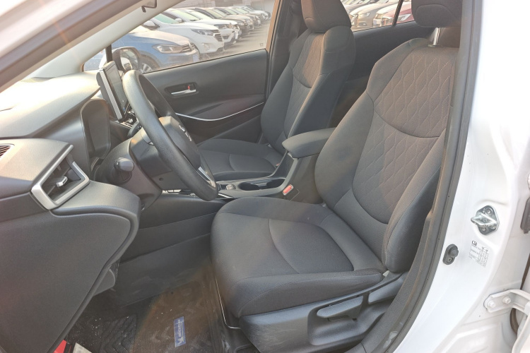 丰田 卡罗拉 2021款 双擎 1.8L E-CVT精英版中控内饰19