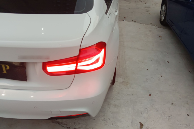 宝马3系 2019款 320Li M运动套装车身外观9