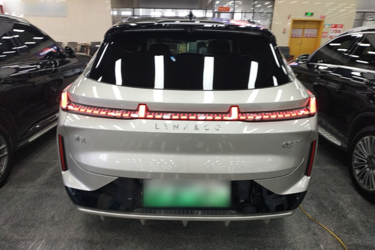 领克08 EM-P 2023款 120km 长续航Halo车身外观6