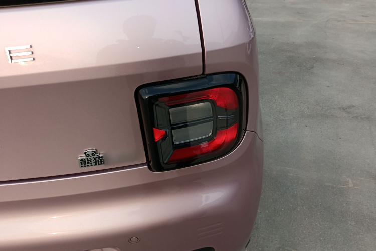 吉利银河 2024款 熊猫mini 200km 龙腾PRO版车身外观9