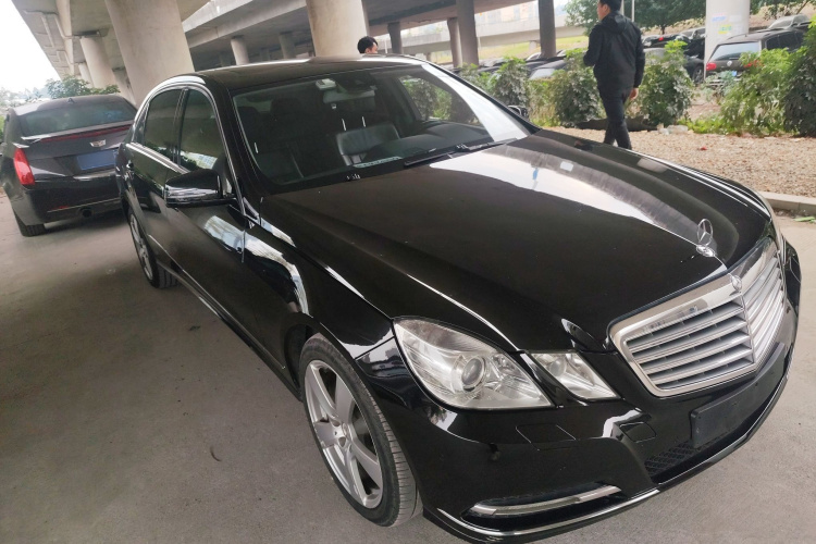 奔驰E级 2013款 E 300 L 优雅型车身外观3