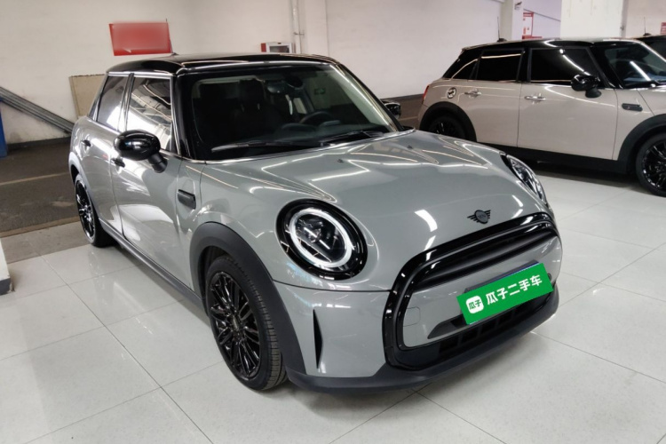 MINI 2022款 1.5T COOPER 艺术家 五门版车身外观3