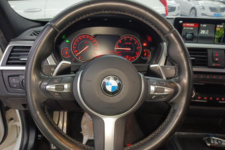 宝马3系 2019款 320i M运动曜夜版局部细节13